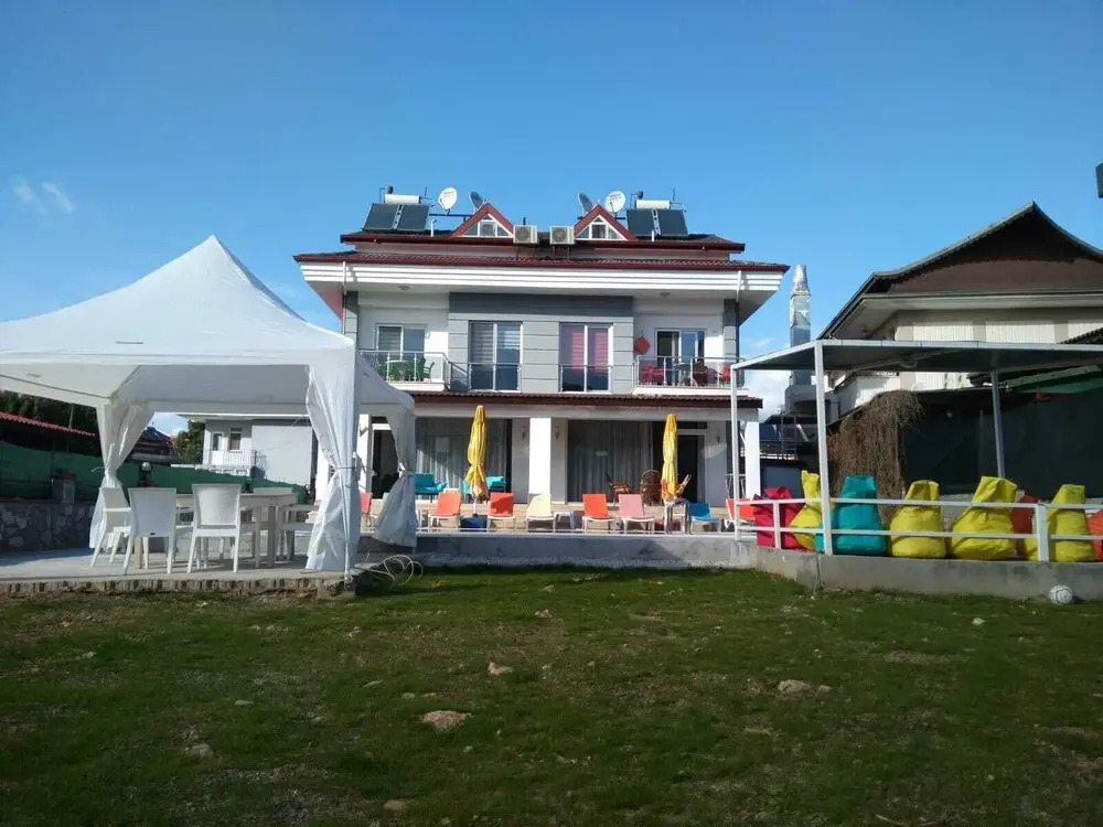 Paddys Apartments, Hisarönü