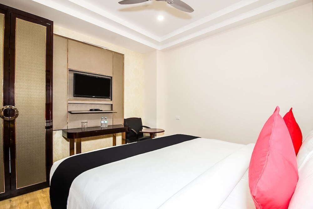 Hotel Naveen Continental @ 2Minutes Walk From Zero Road Bus Stand