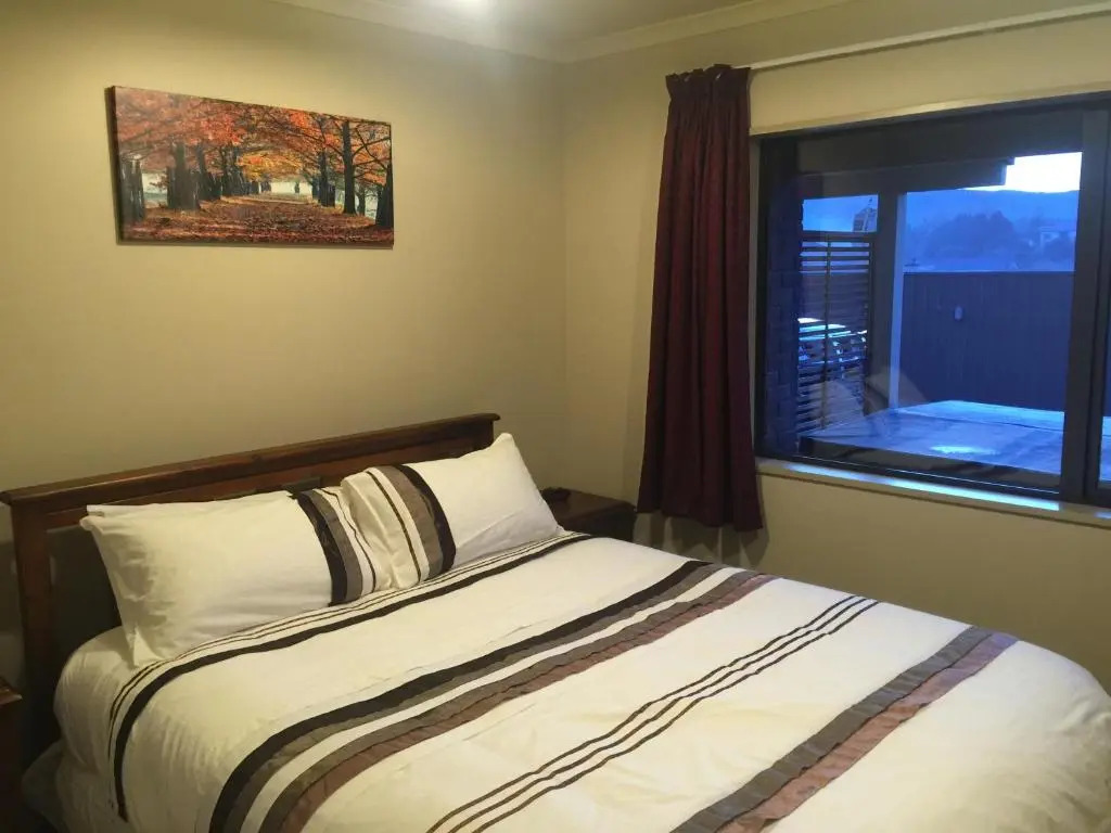 Lawrence Townhouse Accommodation 18A