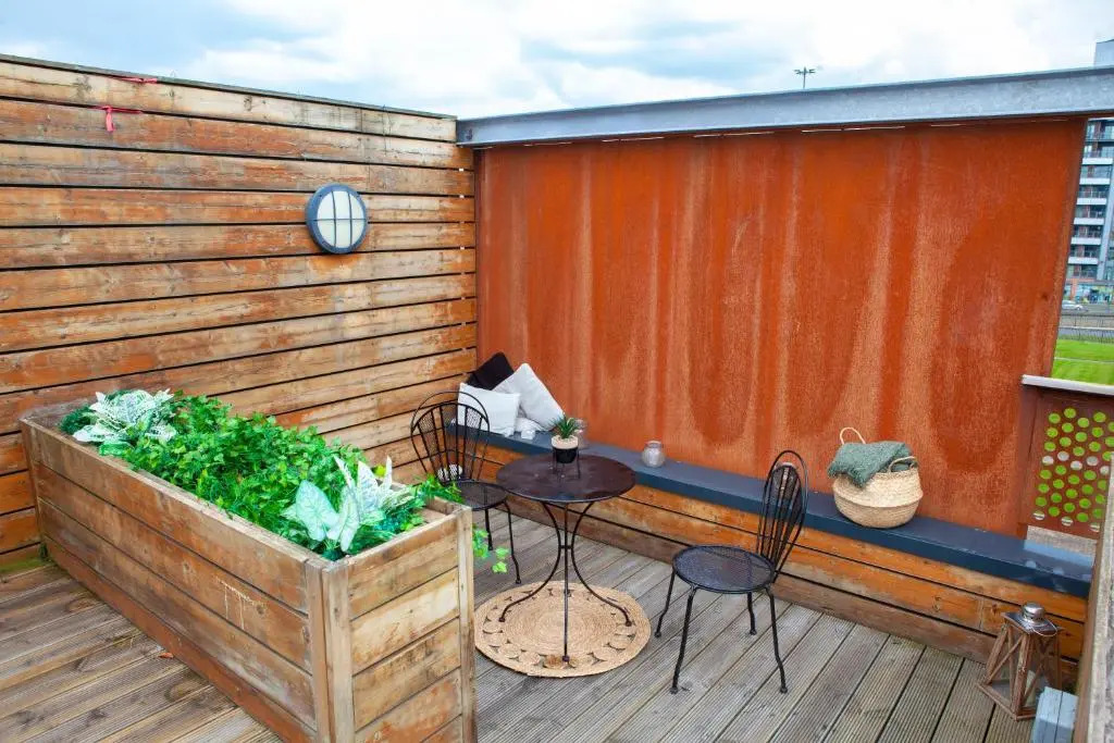 Modern city centre apartment  roof garden