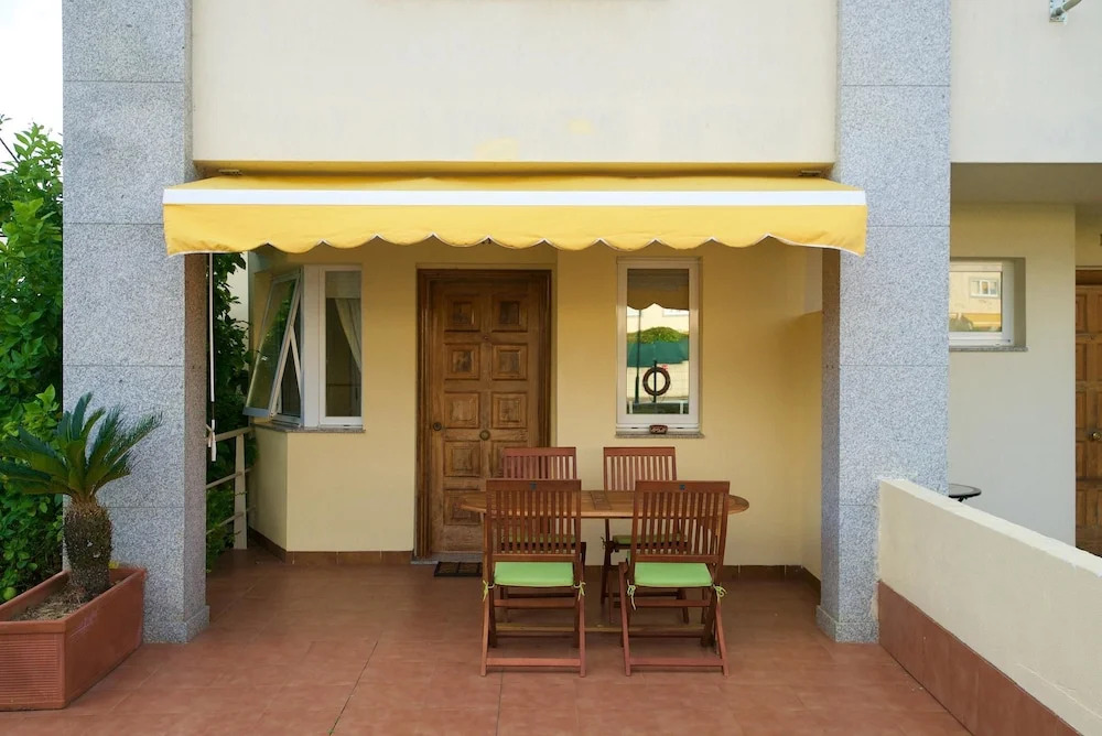 House With 3 Bedrooms in Miño, With Wonderful sea View, Pool Access an