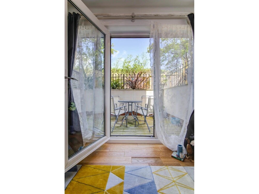 Bright, Spacious 1BR Chorlton Apt for 2 W/patio