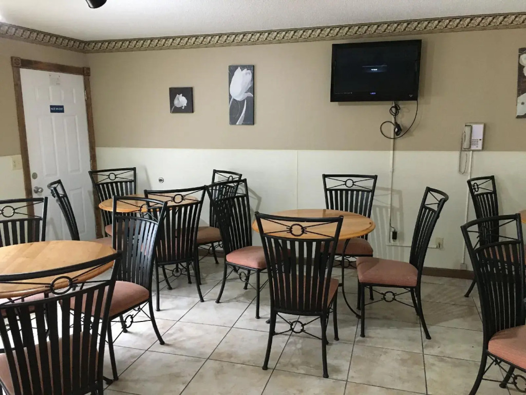 Twelve Oaks Inn