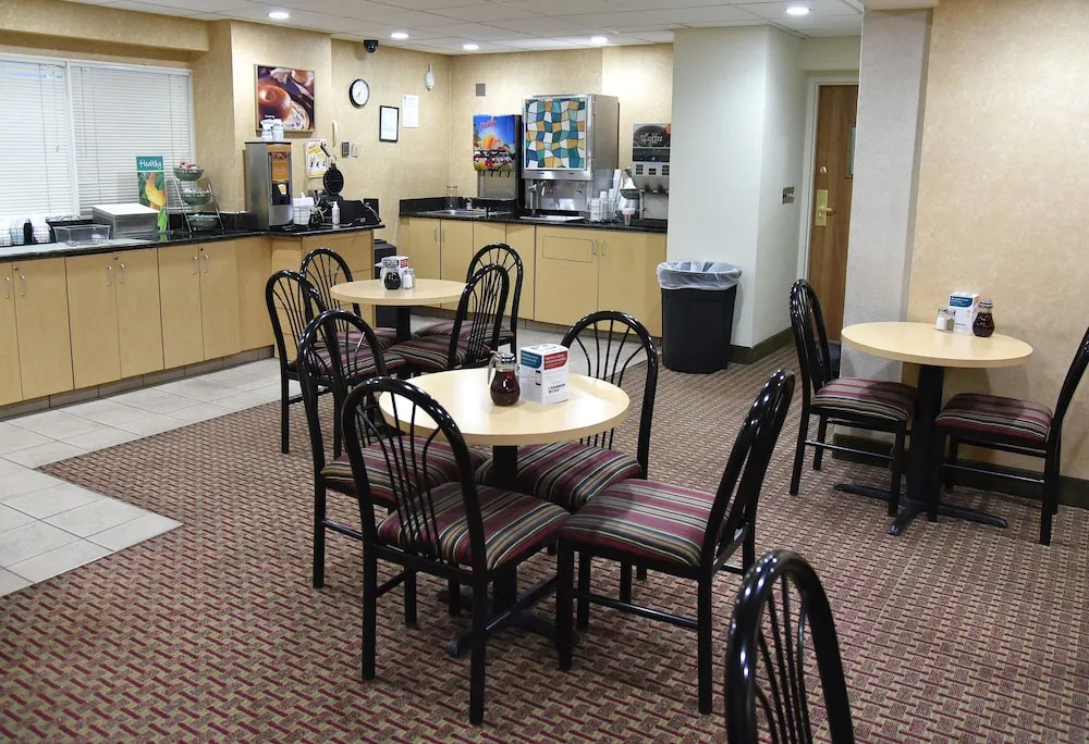 Quality Inn & Suites Metro