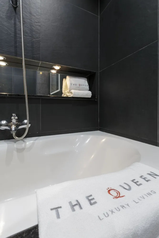 The Queen Luxury Apartments - Villa Serena