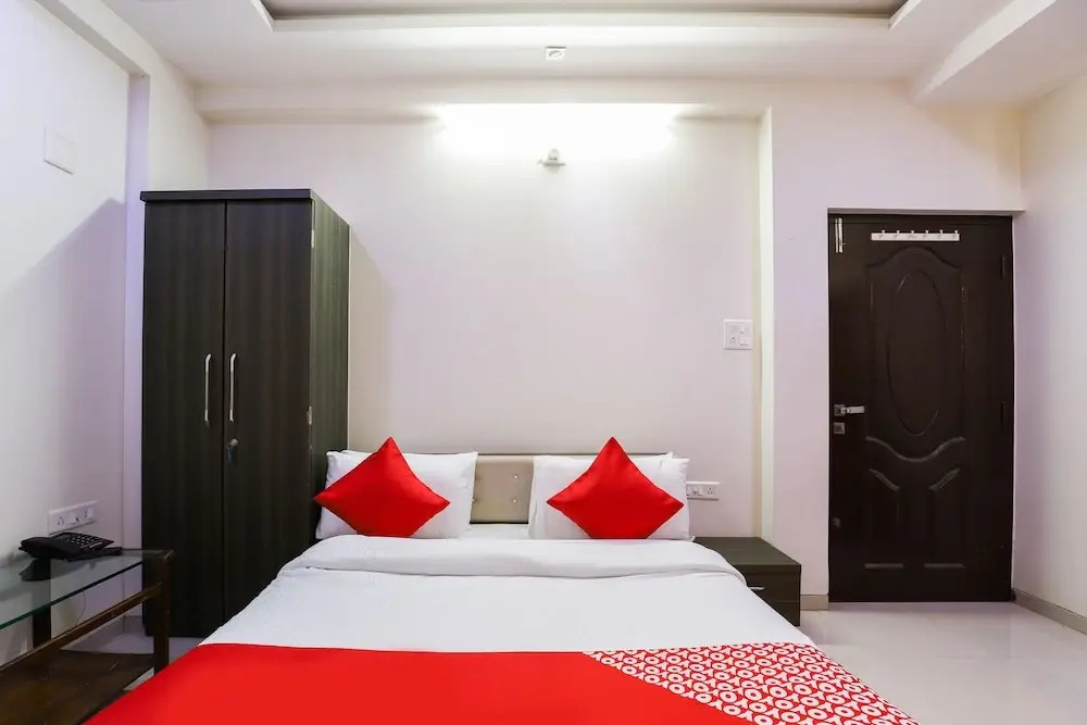 OYO 49837 Hotel Narayan Executive