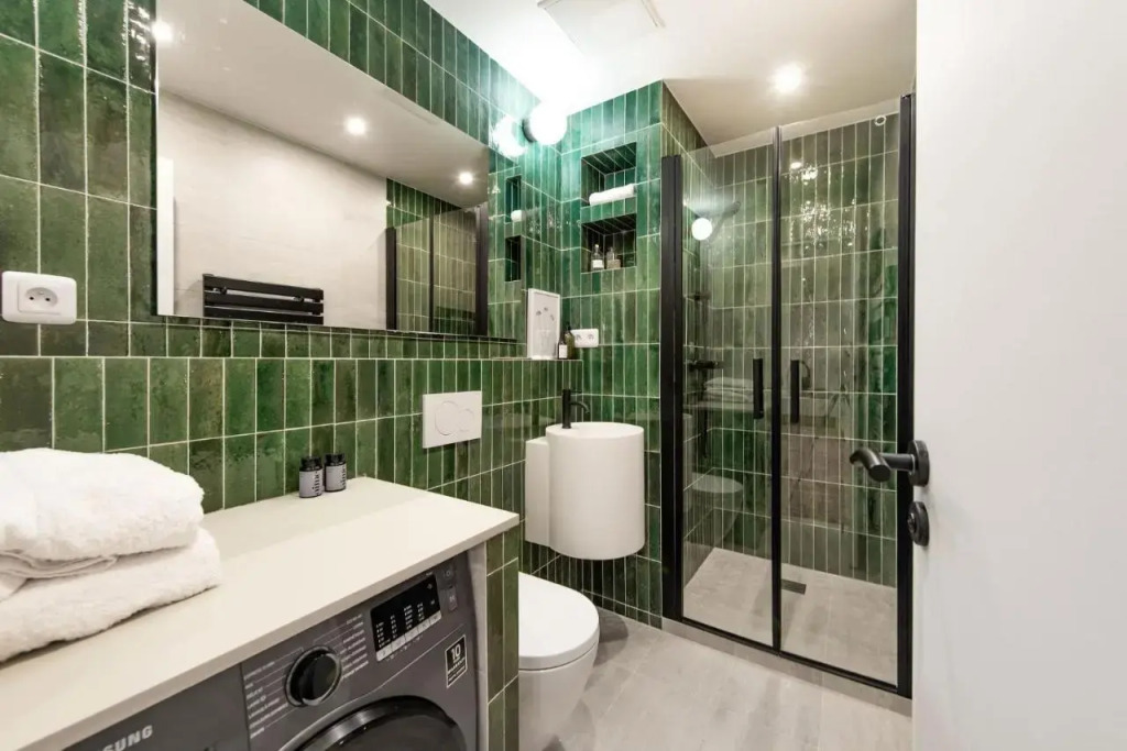 Central And Renovated Parisian Apartment, 6-7 Guests