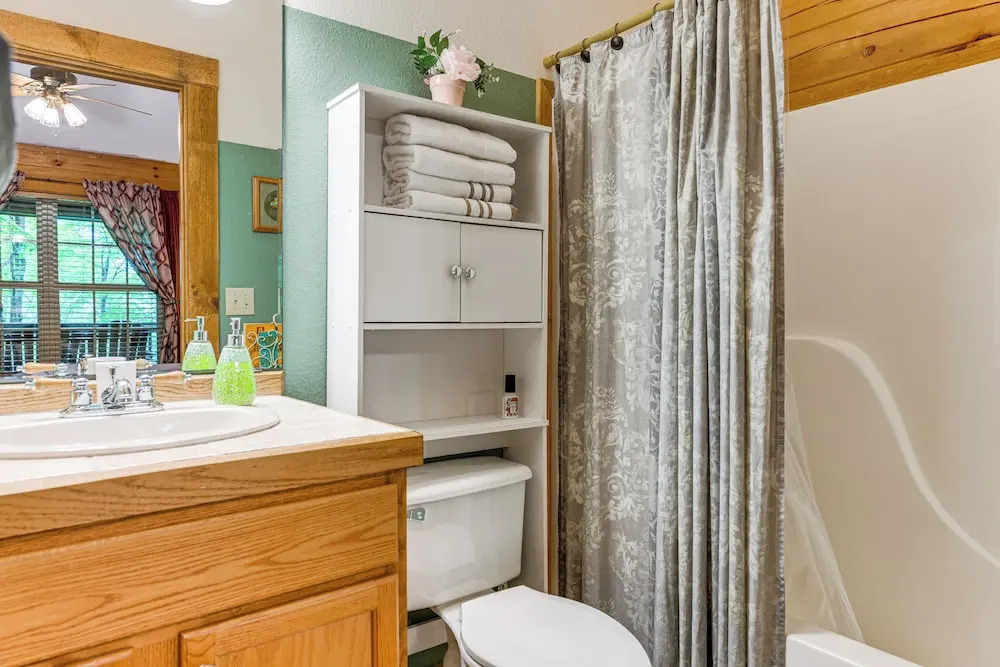 Serene Maggie Valley Retreat w/ Deck & Hot Tub!