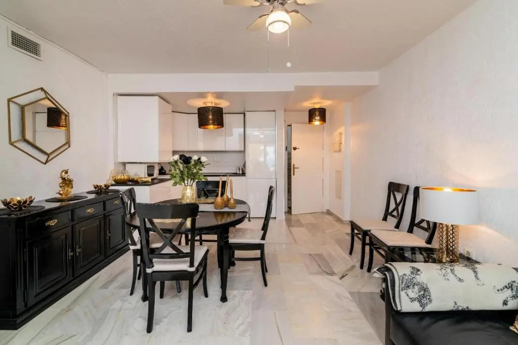 Marbella Lovely 3-bedroom Apartment 350 m Walk to the Beach