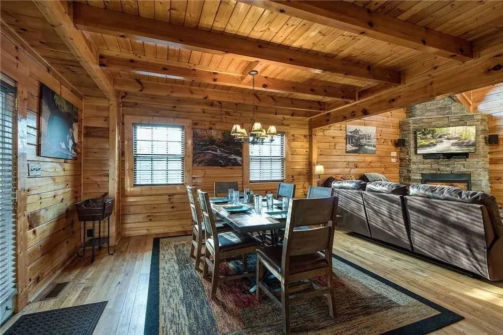 Bearway to Heaven II 3 Bedroom Home with Hot Tub