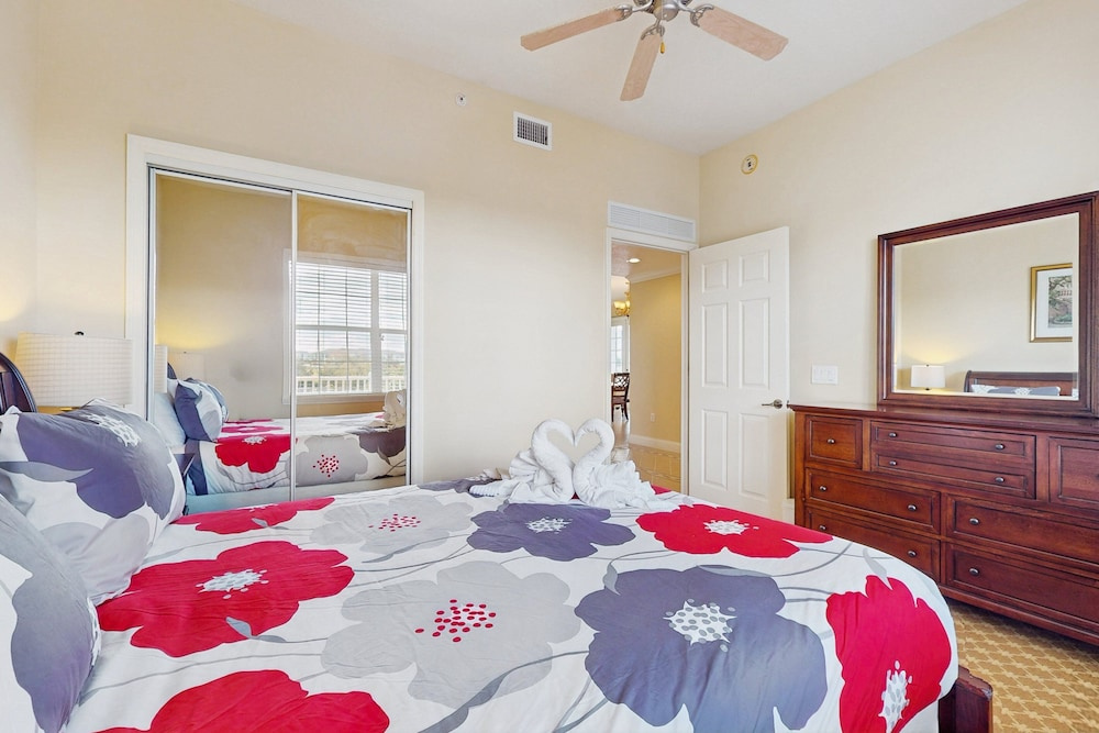 Top-floor 2BR Condo With Golf Course Views, Garage & Reunion Resort Amenities