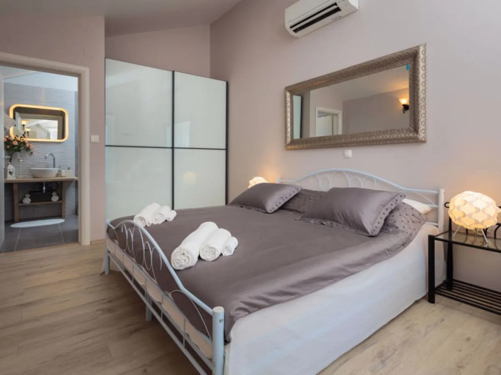 Holiday Home Villa Mutnik by Interhome