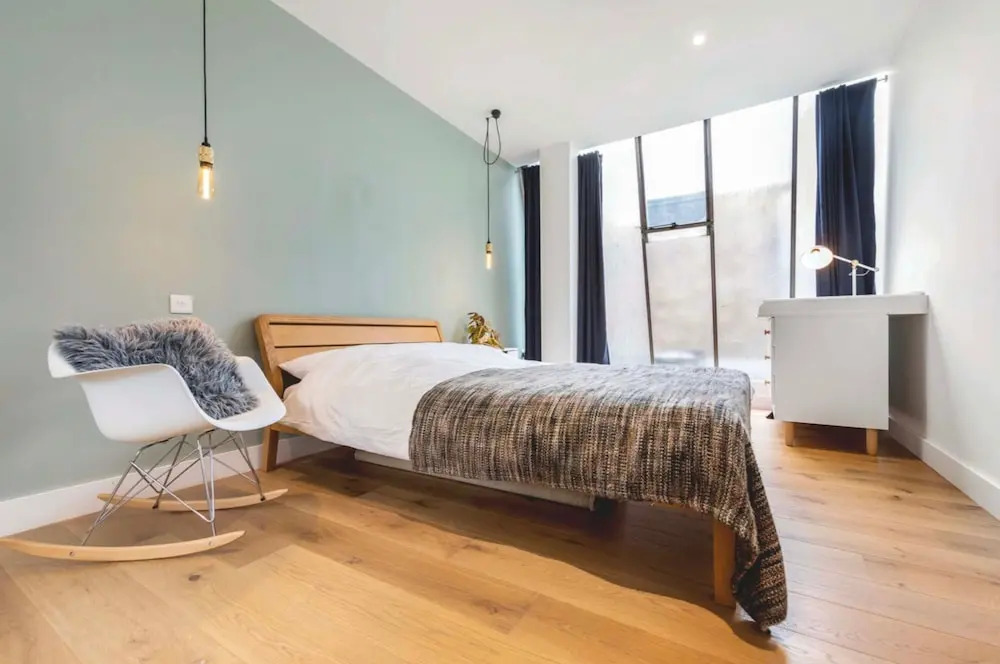 3 Bedroom Warehouse-style Apartment in Balham