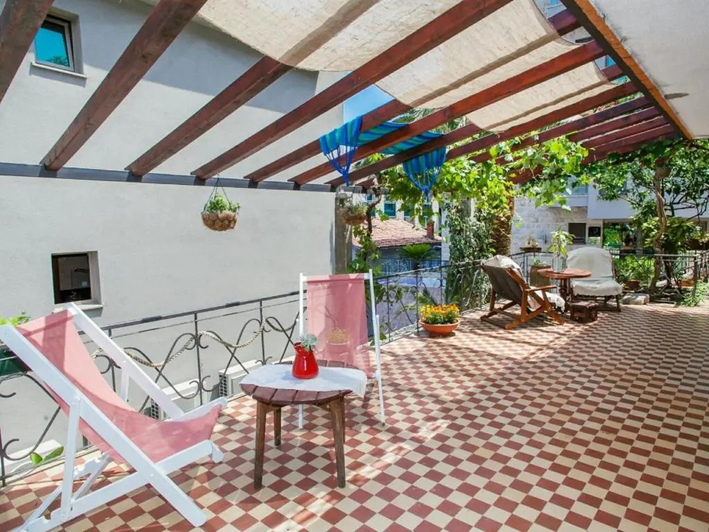 Guest House Ambient