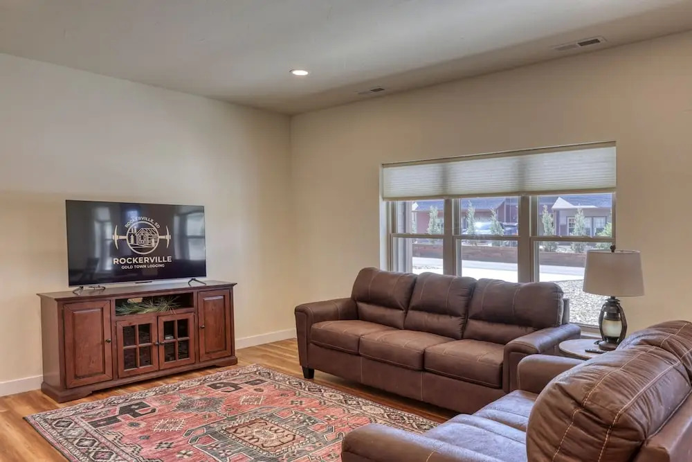 Gold Mining Condo King Bed Modern Comforts