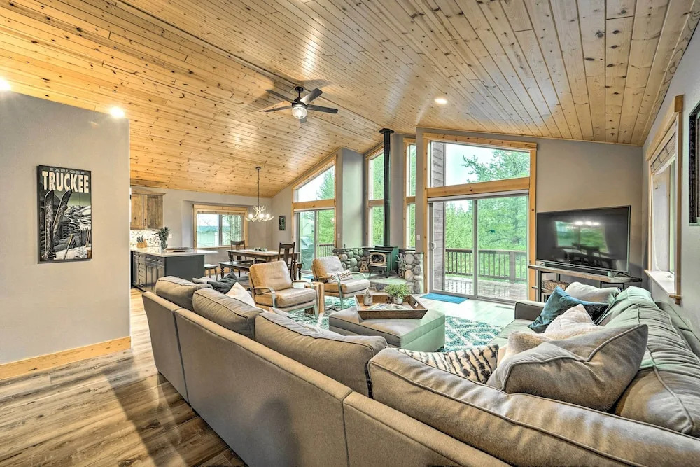 Bikes, Grill & Views: Luxe Truckee Cabin!