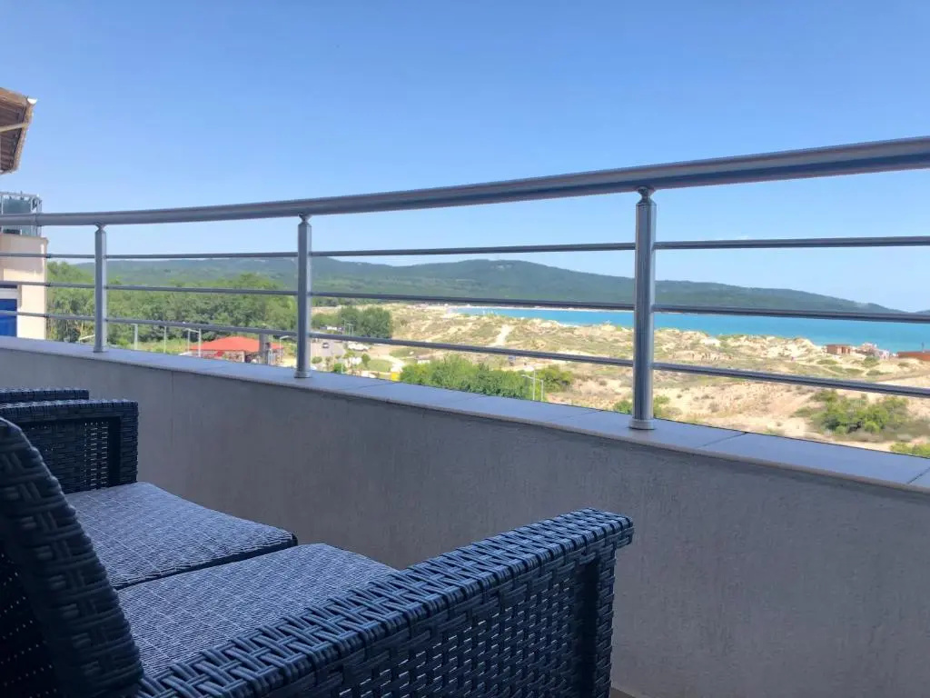 802, spacy apm with sea view.