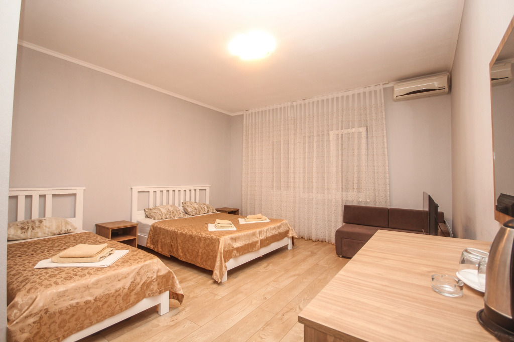 Abhaz-Leo, byvsh. Loza (Gagra)