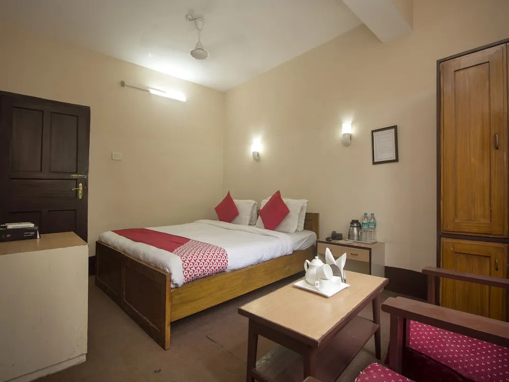 Keswani Group Hotel White Mountain - 200 Metres From MG Marg
