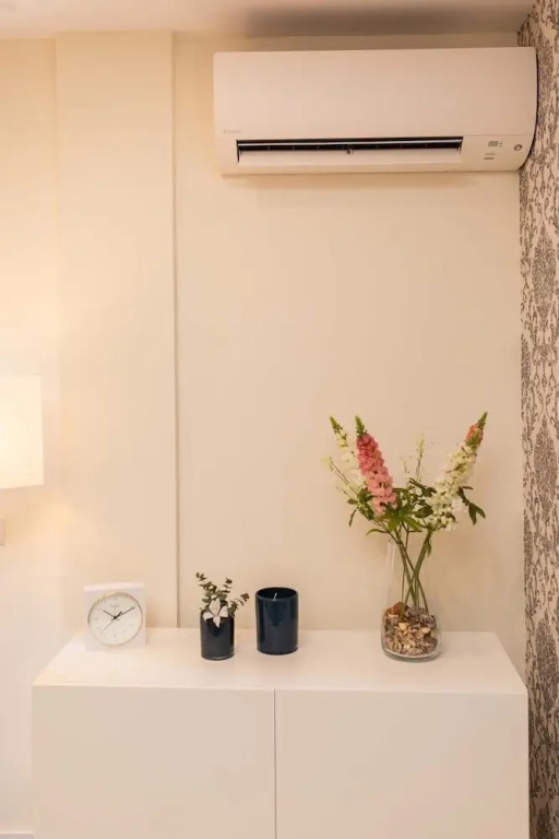 City Center Chic Apartment, Balcony