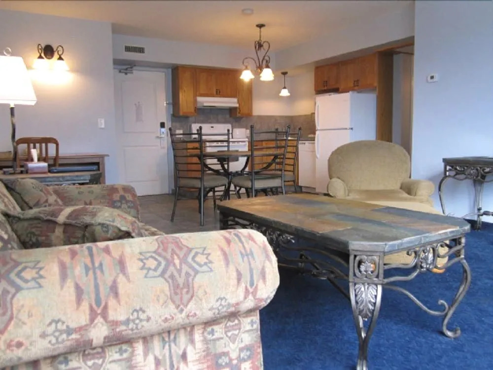 Misty Mountain Inn & Suites