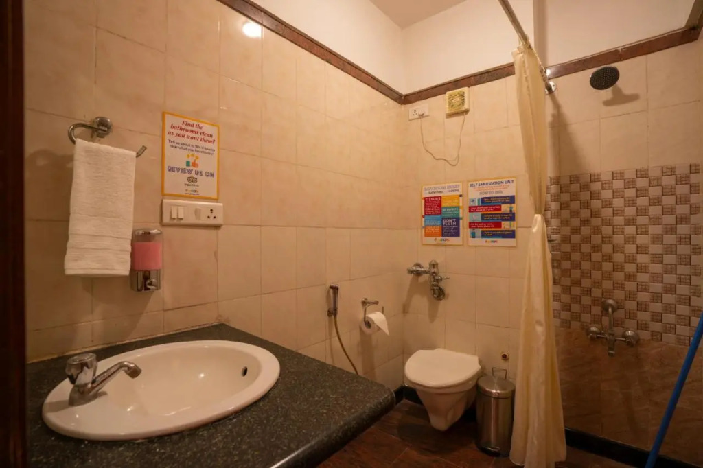 goSTOPS Bengaluru, Gandhi Nagar Majestic - Private Rooms & Dorms