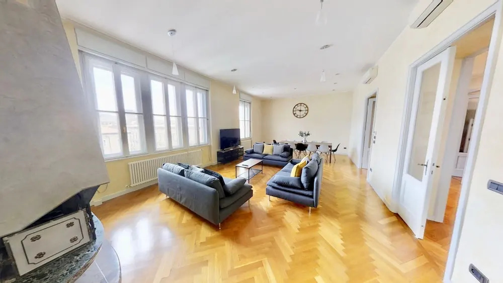 Triestevillas A/C Huge Central & Brand New - 5BR