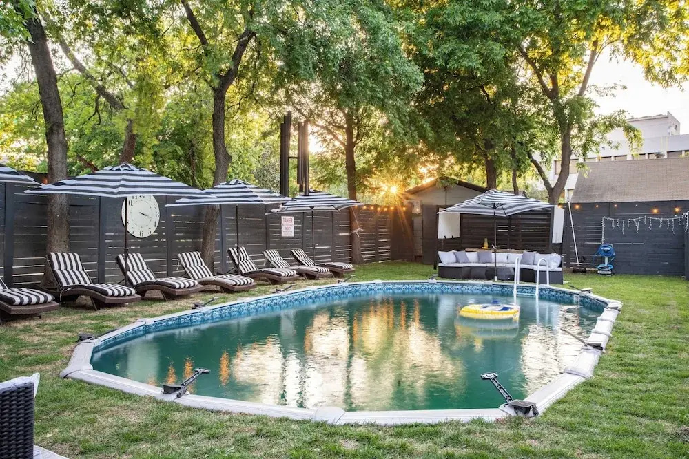 Lamar Suites by Avantstay 2 Homes w/ Shared Pool