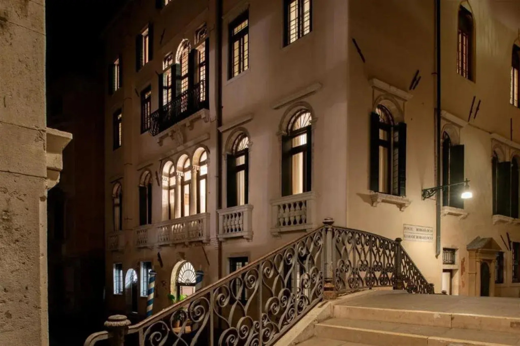 Eight Venezia