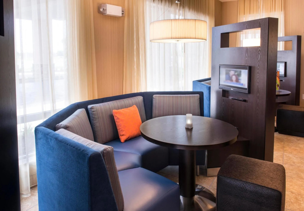 Courtyard by Marriott Evansville East
