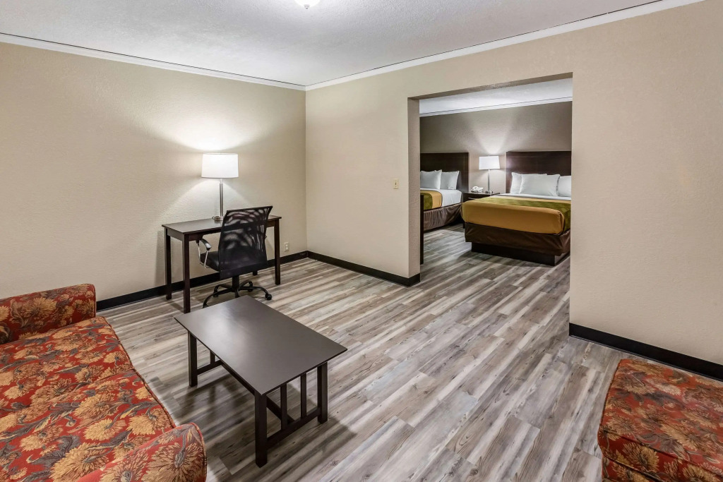 Baymont Inn & Suites by Wyndham Newton IA