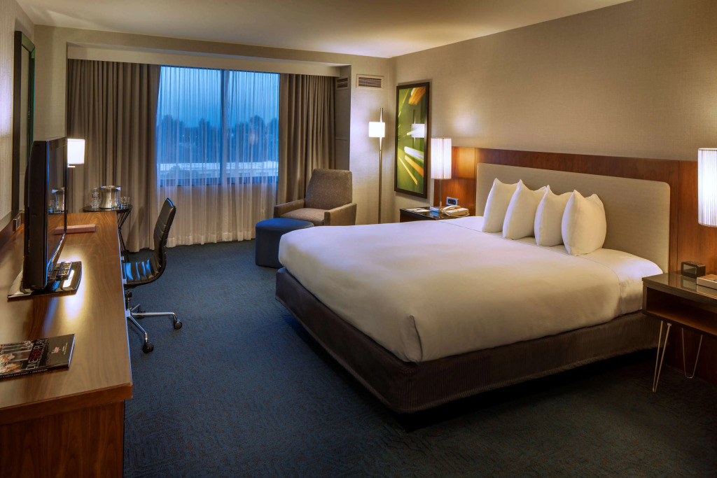 DoubleTree by Hilton Newark-Fremont