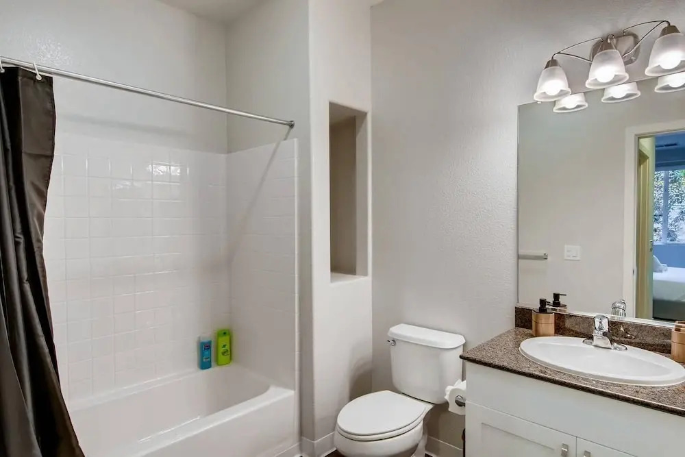 Immaculate 2BR/2BTH - Office/dining seating - Fast WIFI - Patio - Free Parking! (FV2)
