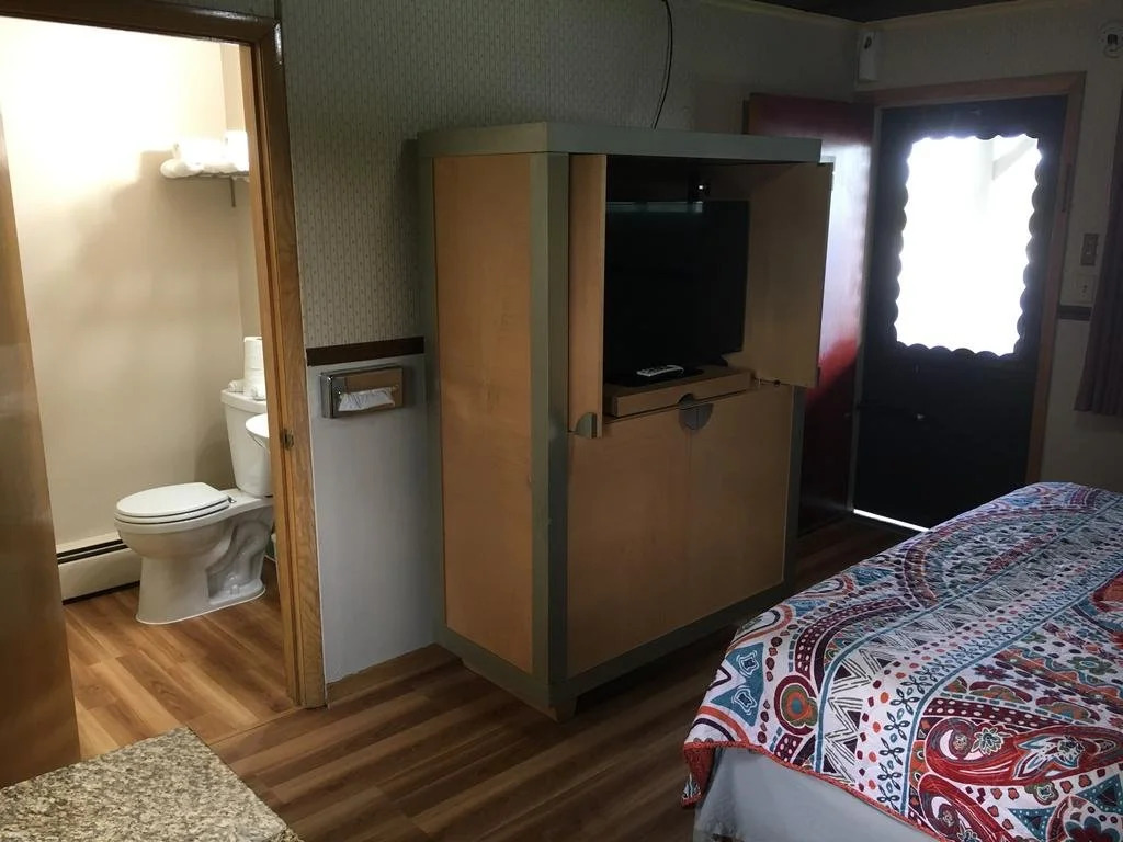 Random Lake Motel