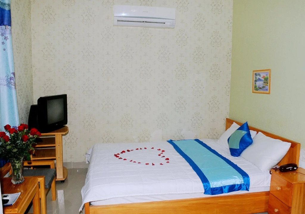 Queen Hotel 2