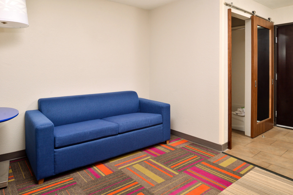 Holiday Inn Express Hotel & Suites North Kansas City by IHG