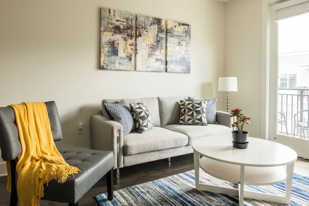 1 BR International Plaza Apt by Frontdesk