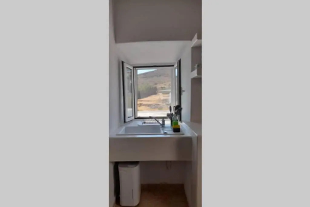 Antigonis traditional house in lefkes village
