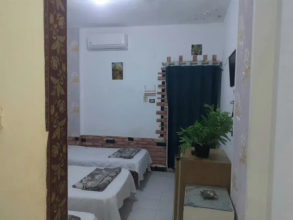 Four Seasons Hostel
