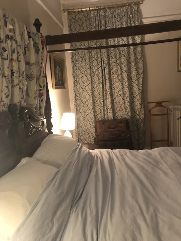 2 Bed House - Sleeps 6 - Garden Pets Parking