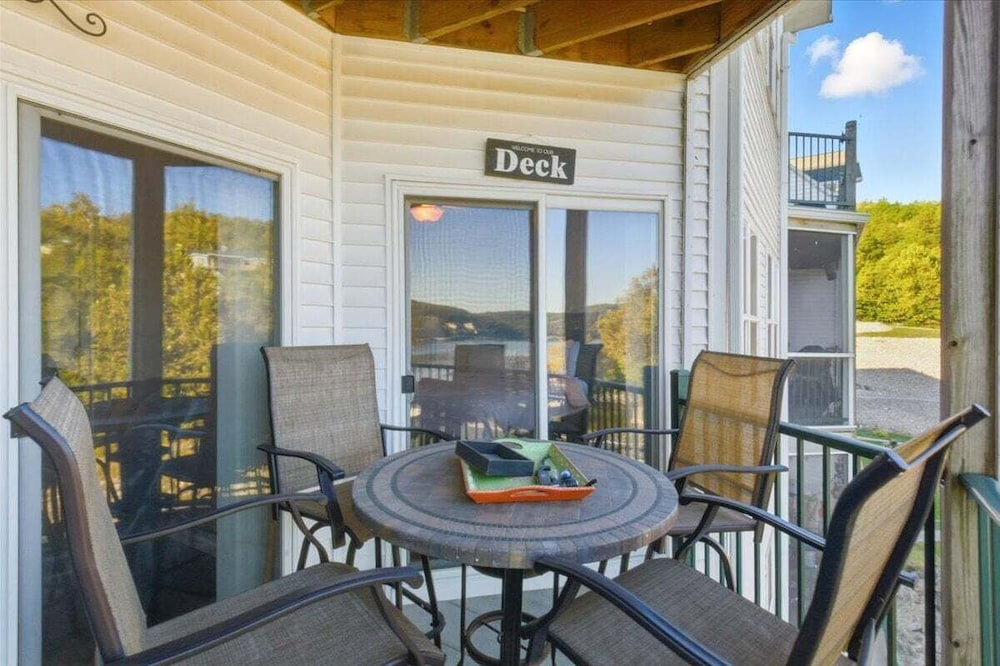 Lakefront Condo w/ 3 Pools, Boat Slip & Patio Views at 13mm of the BIg Niangua