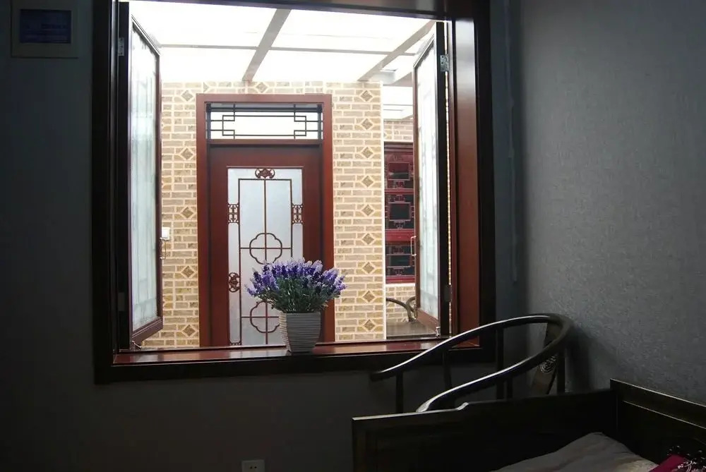 Classic Courtyard
