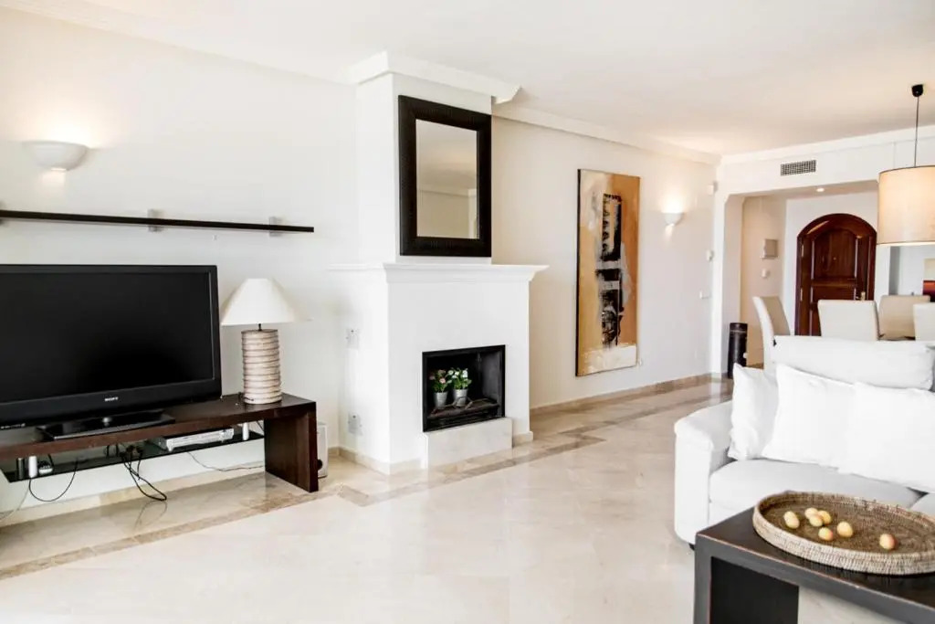 Front-line garden apartment in Palm Beach, Marbella