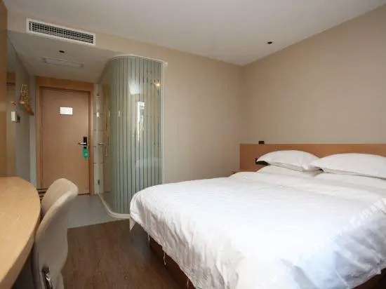 Lien Hotel (Beijing Gongti Dongsishitiao Subway Station)