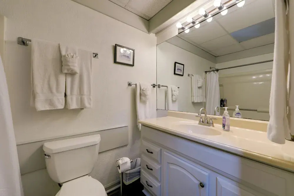 1/2 Mi to Skiing: Resort Getaway in Sapphire!