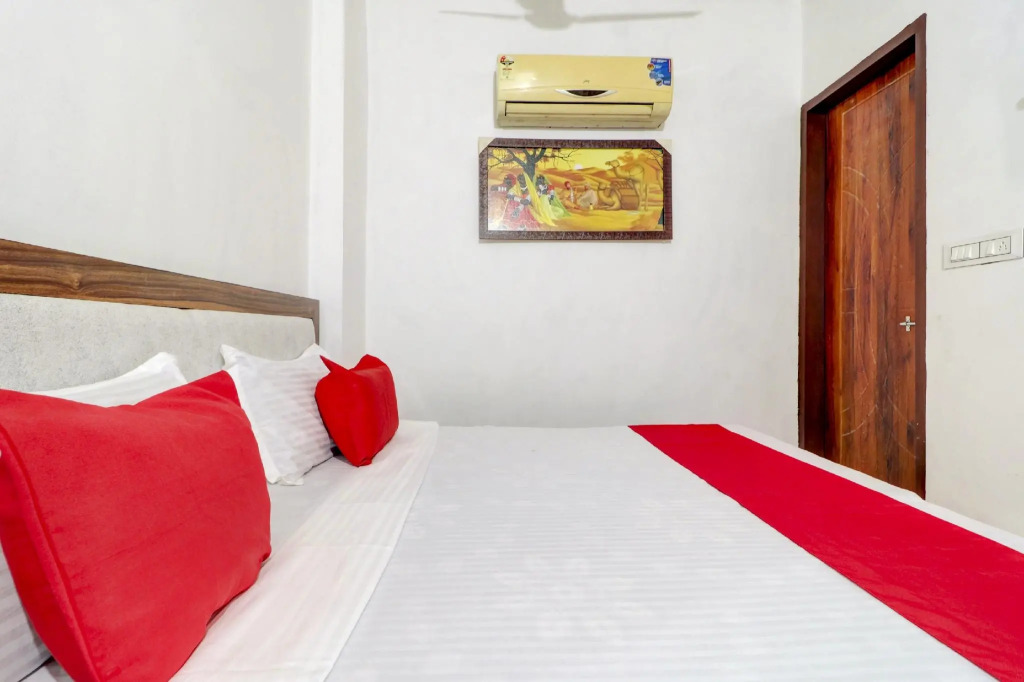 OYO 77821 railway view guest house