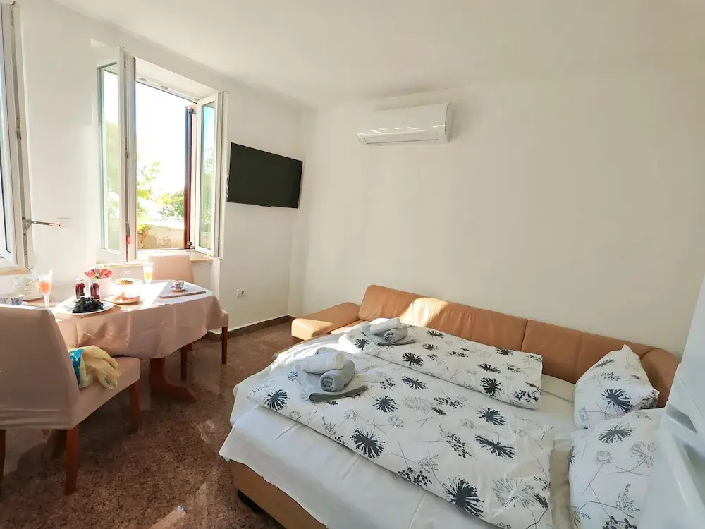 One Bedroom Apartment