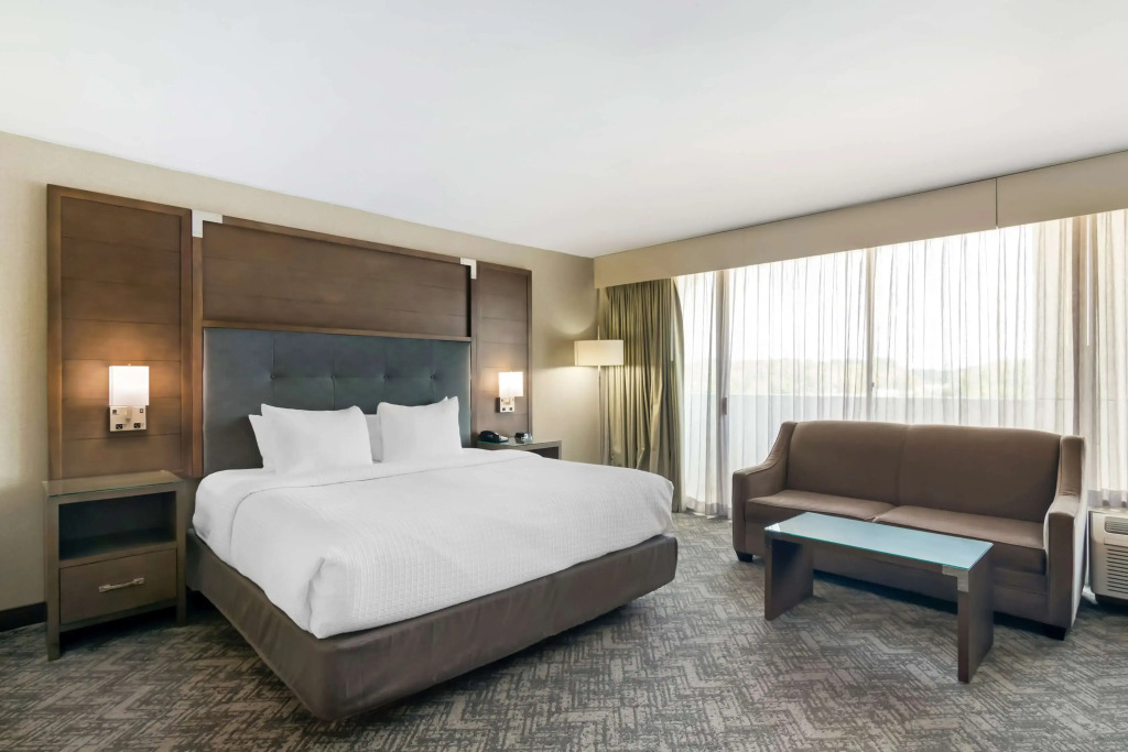 Best Western Plus Kansas City Sports Complex Hotel
