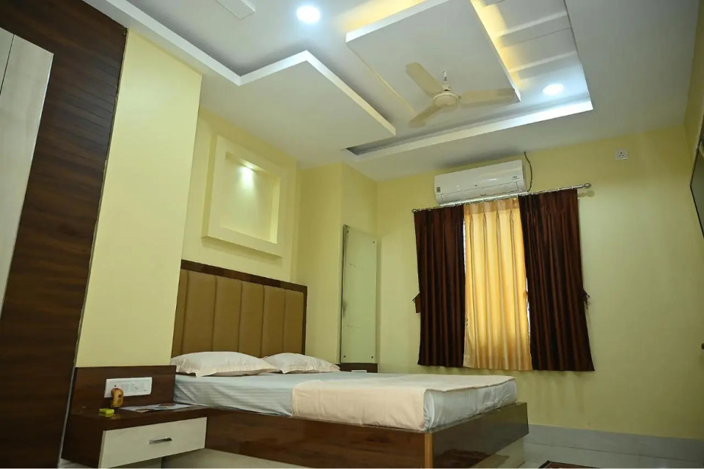 Fabhotel Golden Bliss