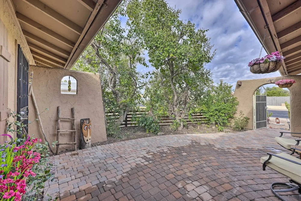 Family Friendly! Poolside Desert Oasis in Glendale